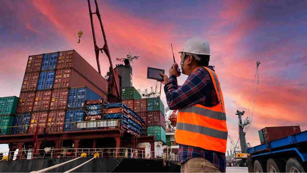 Differences Between FOB Shipping Point and FOB Destination