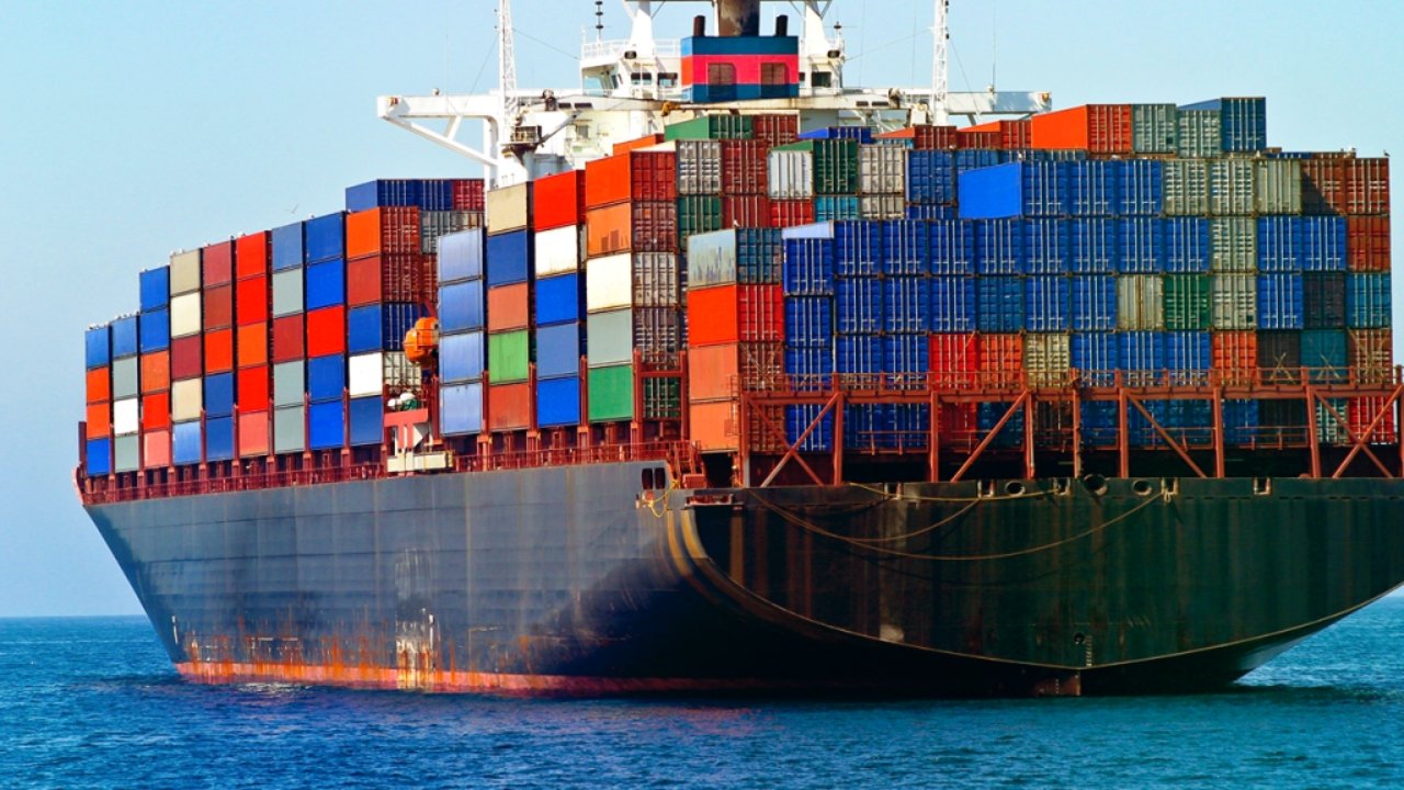 Who Provides the Verified Gross Mass in Shipping